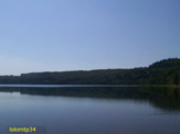 Photo prise en Août 2003,petit lac sympa à 2 pas du lac Pavin,ce lac est privé mais on peut aisément s'y rendre