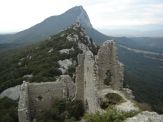 Au loin la silhouette du Pic St Loup